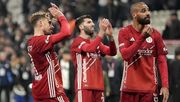 Antalyaspor deplasman galibiyetini unuttu