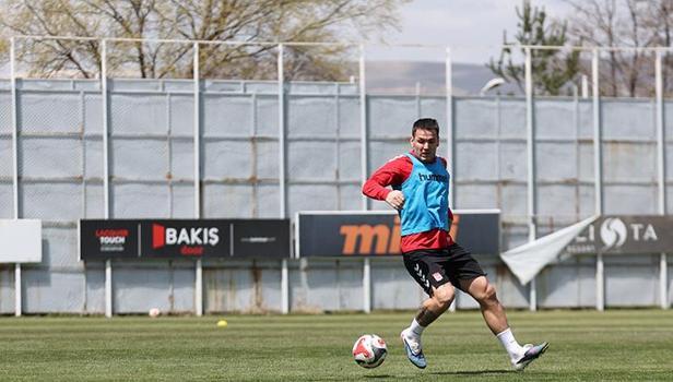 Sivasspor’da Rey Manaj sevinci!