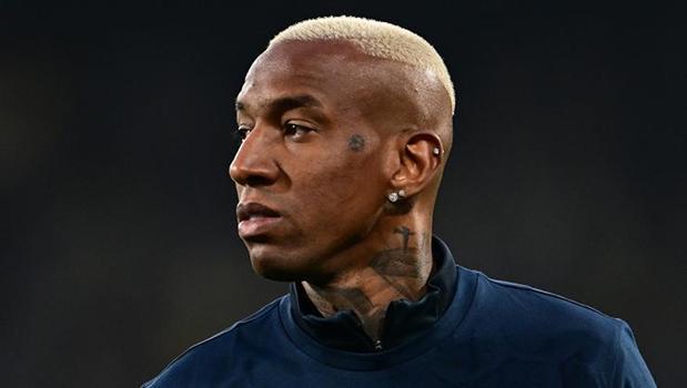 Anderson Talisca on stage for Fenerbahce! He scored the penalty and brought his team to their feet