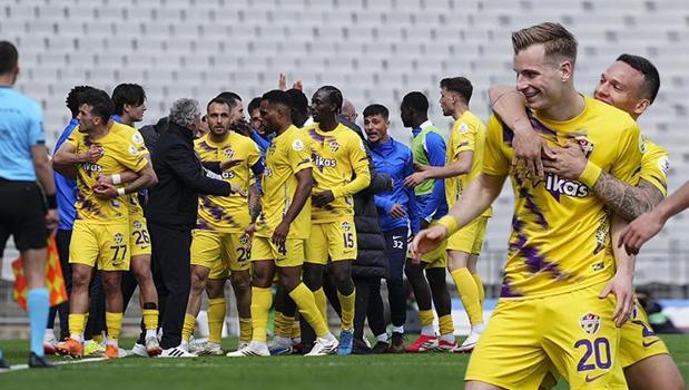 Küme hattında kritik 3 puan! Eyüpspor geriden gelip kazandı | Maç sonucu: Fatih Karagümrük 1-2 Eyüpspor
