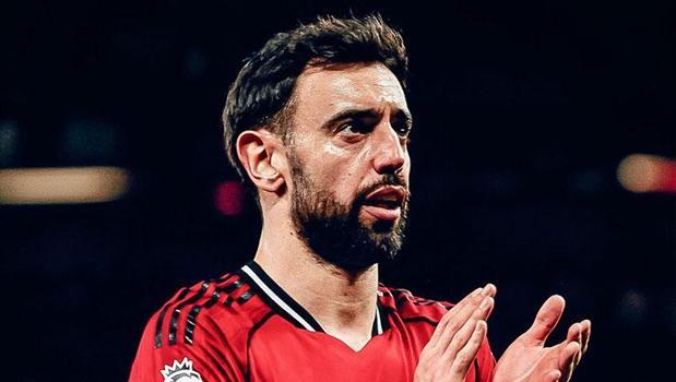 Fernandes and Shaw Named FWA Footballers of the Year
