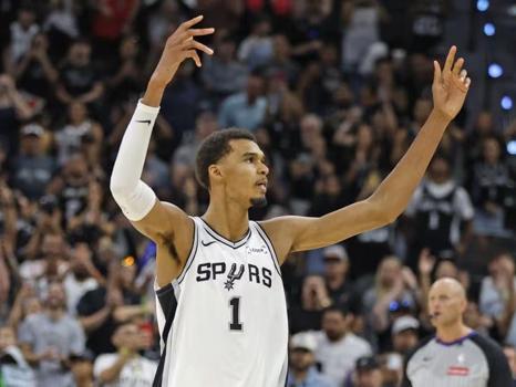 Spurs Star Victor Wembanyama Ejected After Throwing Elbow in Game 4