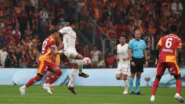 Yayıncı kuruluştan bir ilk! Galatasaray – Antalyaspor Maçıyla Başladı