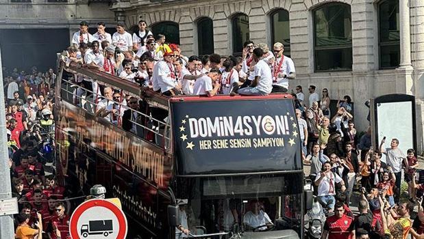 Galatasaray 26. lig şampiyonluğunu kutluyor! Şampiyonluk turu başladı
