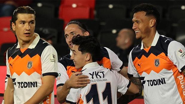 (ÖZET) Başakşehir deplasmanda Gaziantep FK'yi devirdi! Sezonu galibiyetle tamamladı | Gaziantep FK - Başakşehir maç sonucu: 1-2