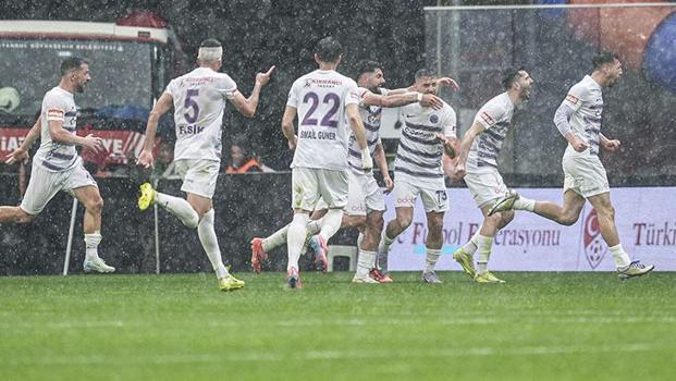 52 Orduspor TFF 2. Lig'de! Müthiş geri dönüş... Ayvalıkgücü Belediyespor - 52 Orduspor maç sonucu 1-2