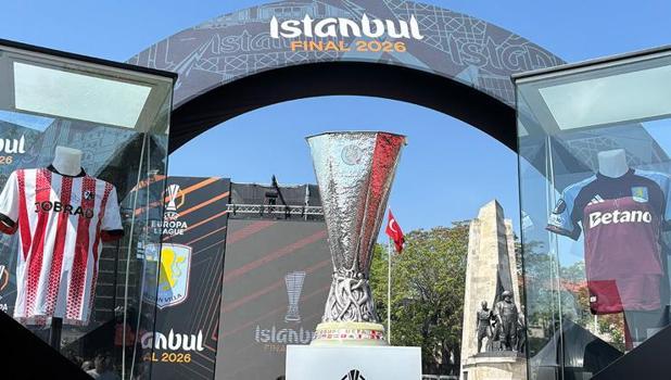 Avrupa Ligi kupasını Beşiktaş Meydanı'na İlhan Mansız getirdi