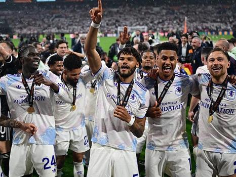 The English made history again in the Istanbul final: Aston Villa crushed Freiburg