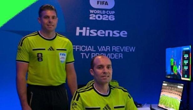 FIFA üstünlük işareti yapmakla suçlanan hakeme sahip çıktı