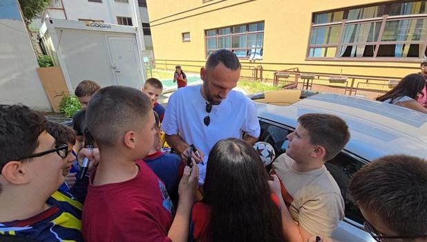Vedat Muriqi'ye öğrencilerden büyük ilgi
