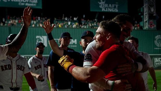 Red Sox Claim Eighth Straight Victory in Extra-Inning Thriller as Chicago Cubs Walk Off Toronto Blue Jays