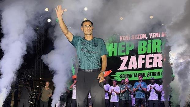 Kocaelispor forma tanıtımı organizasyonunda transfer açıkladı