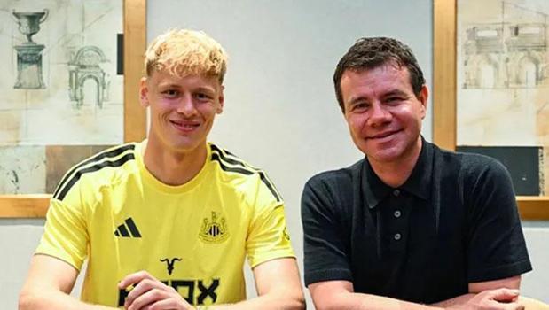 New Newcastle Goalkeeper Lukas Hornicek Aims to Revive Entertaining Style at St James’ Park
