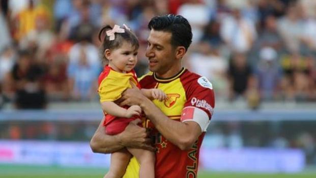 'Bugün buraya kalbimi gömdüm!' İsmail Köybaşı jübileyle veda etti