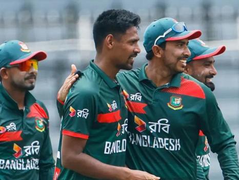 Bangladesh Pace Attack Leaves Australia Reeling at 183-8 at Tea on Day One