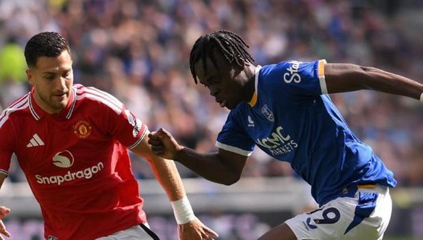 Manchester United 90+6'da yıkıldı