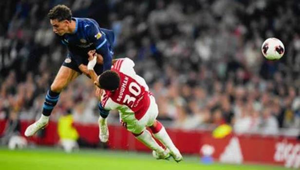 A foul in the Netherlands that’s practically attempted murder! Bruising on his lung