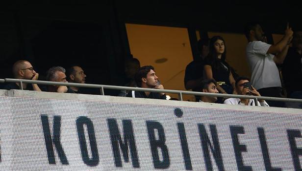 Dusan Vlahovic maçı tribünden takip etti