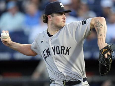 Schlittler Dominates as Yankees Shut Out Mets to Reach Brink of Postseason Spot