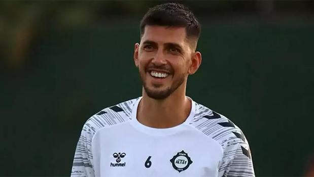 Ceyhun Gülselam 38 yaşında futbolu bıraktı