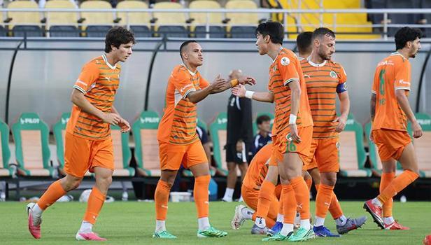 Alanyaspor hazırlık maçında gol şov yaptı