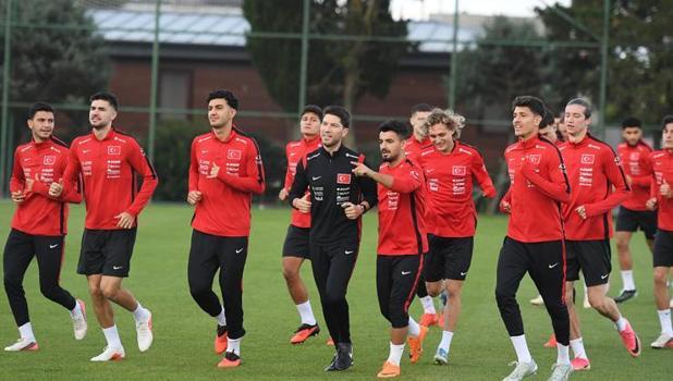 Ümit Milliler, Macaristan'a bileniyor