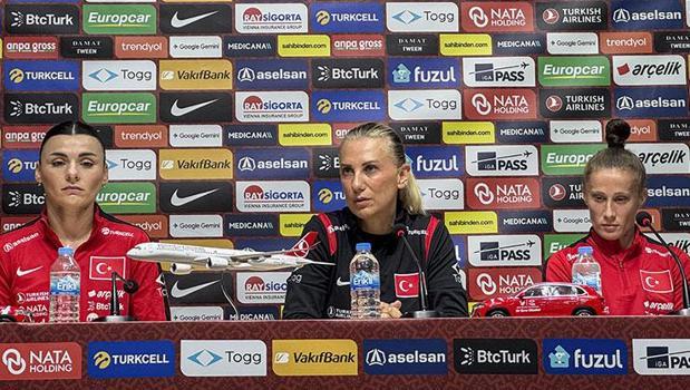 A Milli Kadın Futbol teknik direktörü Necla Güngör Kıragası: 'İlkleri başarmak istiyorlar'