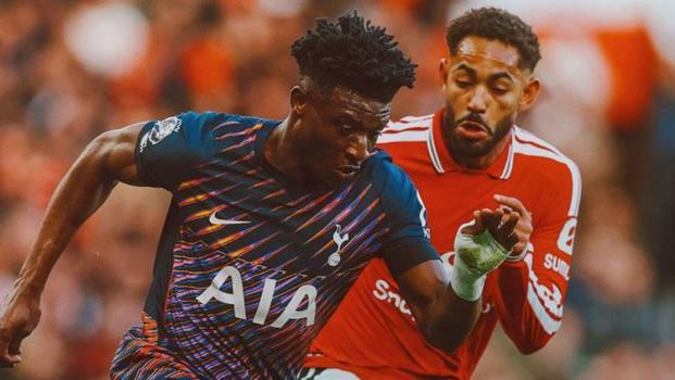ManU Let a 10-Man Tottenham Slip Away... (SUMMARY) Manchester United vs. Tottenham Hotspur: 1-1