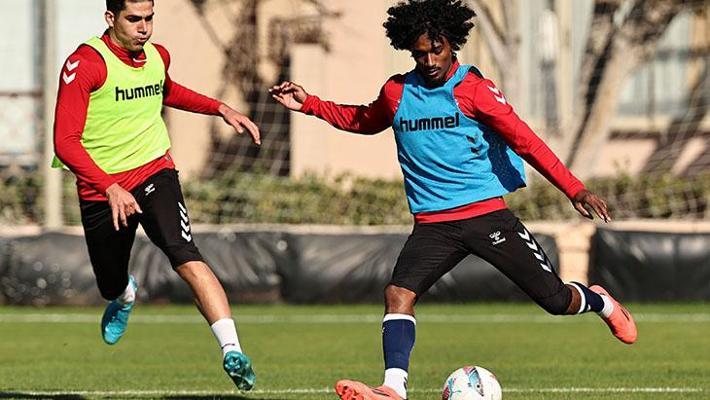 Sivasspor, hazırlıklarını Antalya'da sürdürdü