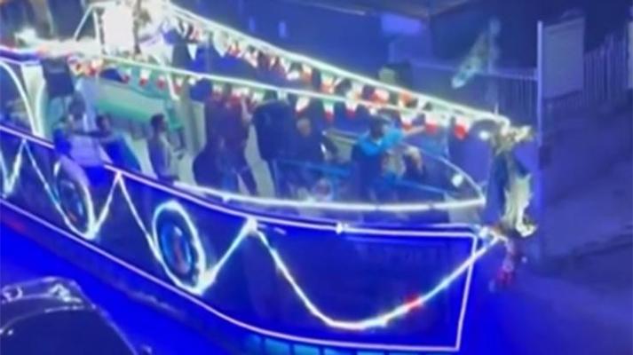 Napoli şampiyon oldu, taraftarlar karadan gemi yürüttü!