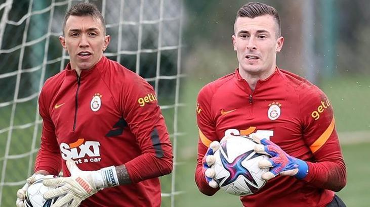 Galatasaray'da kalede kim oynayacak? Muslera mı Pena mı?