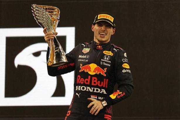 Max Verstappen, 2028'e kadar RedBull ile yola devam ediyor