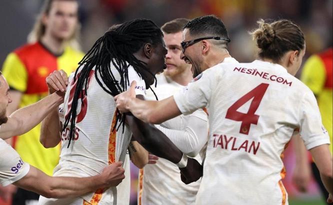 Son dakika Galatasaray haberi! Omar Elabdallaoui'nin menajerine oynadıkça bonus