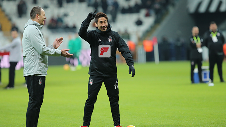 Shinji Kagawa Vodafone Park'ta Japon selamıyla karşılandı