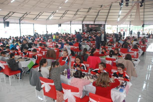 Tokat'ta 400 öğrenci mat etmek için yarıştı
