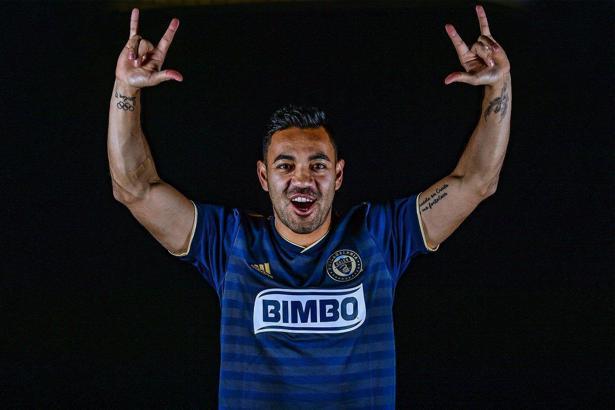 Fenerbahçe transferinden vazgeçmişti... Marco Fabian imzayı attı!