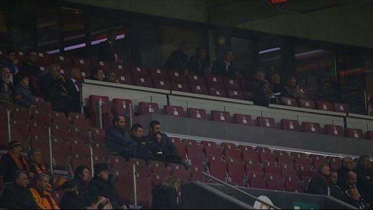 TT Arena'da tribün de boş loca da