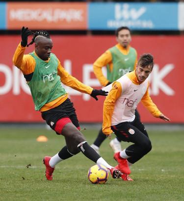 Mbaye Diagne de hazır saçları da