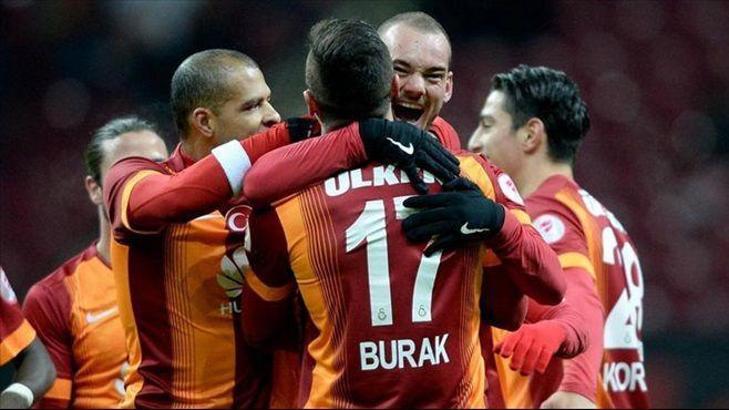 Sneijder ve Burak Yılmaz, Trabzon'da sahada