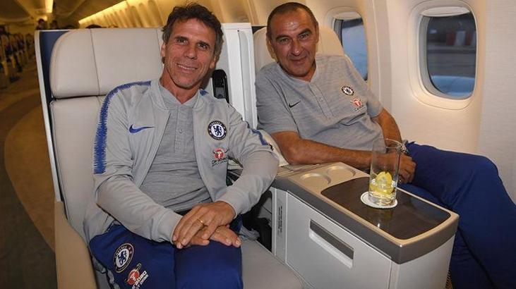 Gianfranco Zola Maurizio Sarri'nin yardımcısı oldu