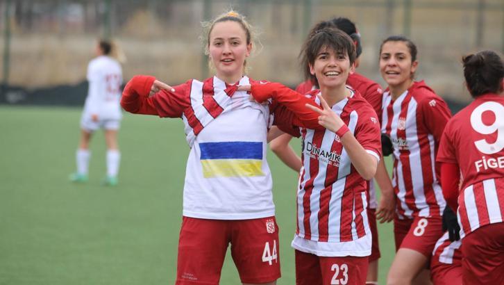 Sivassporlu futbolcudan Ukrayna'ya destek!
