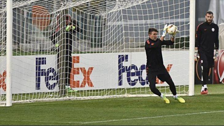 KORKUTTU! Muslera eline darbe aldı!