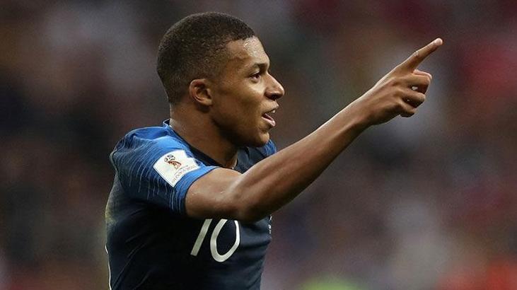 Kylian Mbappe PSG'de kalacağını açıkladı