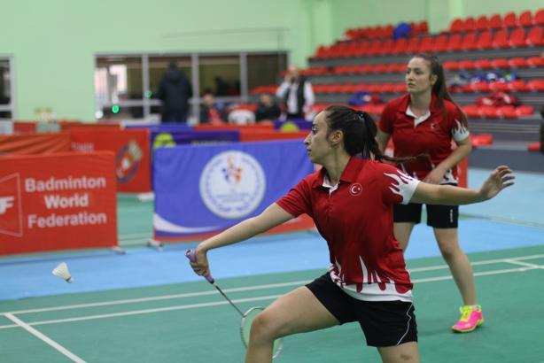 Badmintonda Bengisu Erçetin ve Nazlıcan İnci'den gümüş madalya