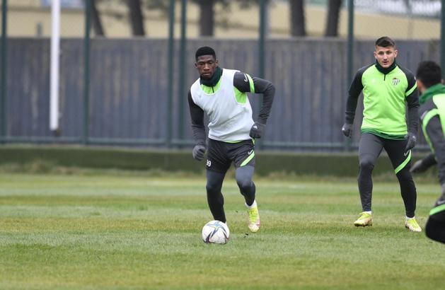 Bursaspor'da Elton Acolatse sevinci yaşanıyor
