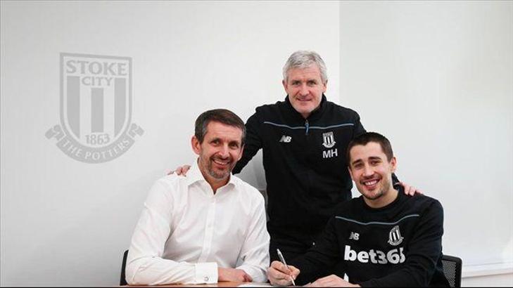 Stoke City, Bojan'ın sözleşmesini yeniledi