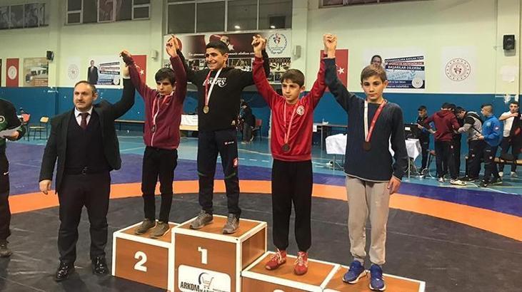Mustafakemalpaşa Belediye Spor, minderde fırtına gibi esiyor