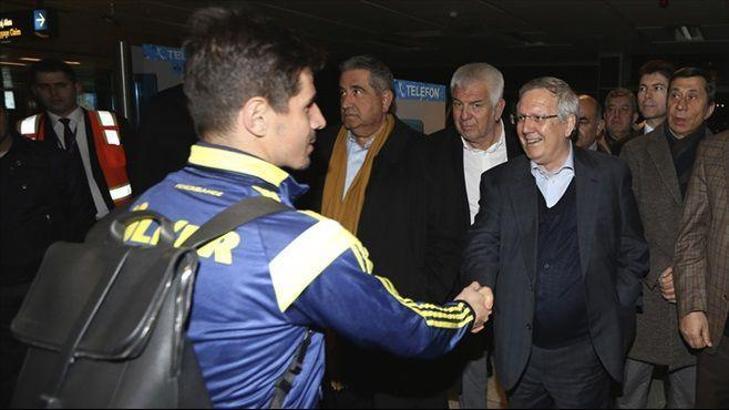 Aziz Yıldırım'dan futbolculara: Sizinle gurur duyuyorum