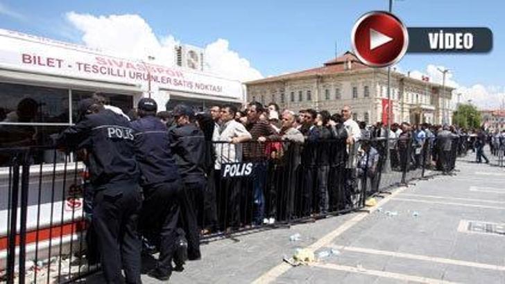 Burası Sivas burada Sarı-Lacivert istila var