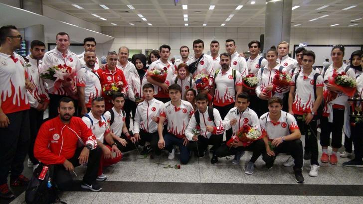 Muaythai takımı Avrupa'dan büyük başarı ile döndü